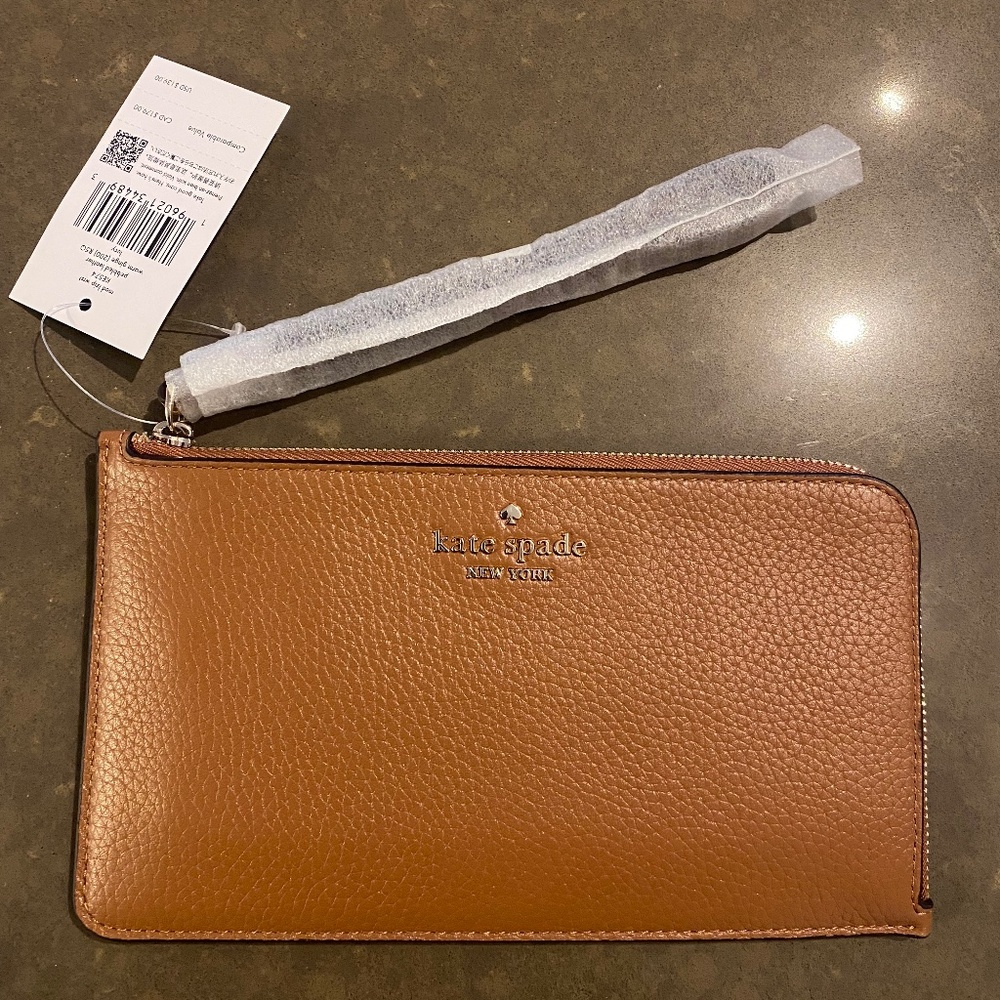 Kate Spade Wristlet, beige pebbled leather